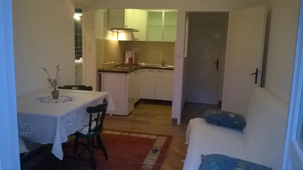 Apartments Indira Lovište Cameră foto