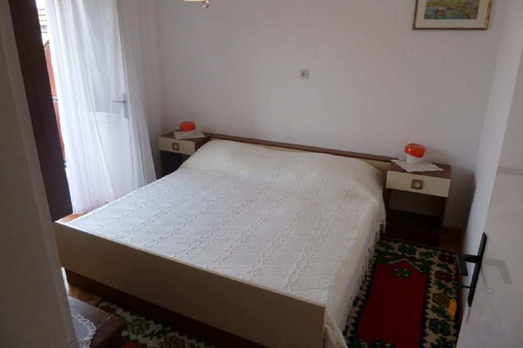 Apartments Indira Lovište Cameră foto